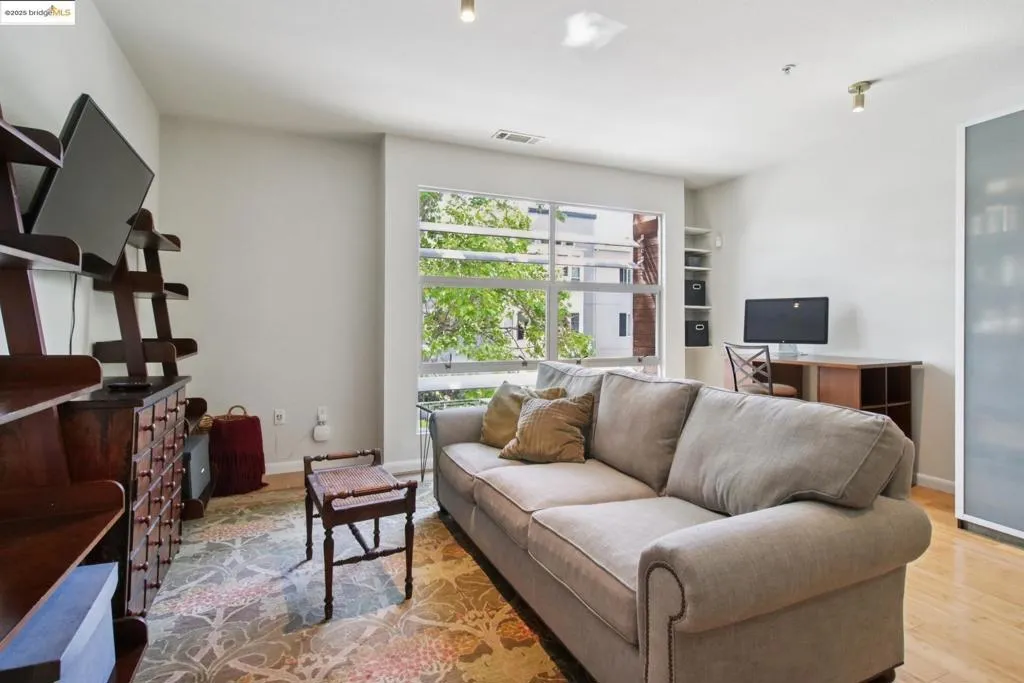 6466 Hollis St 242, Emeryville, California 94608 home-pic-4